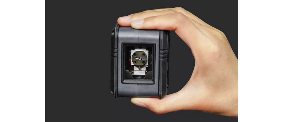 компактный и легкий лазерный уровень